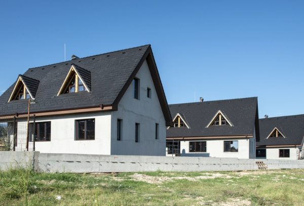 cleaning a concrete facade