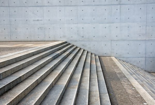 The use of concrete fireproof claddings