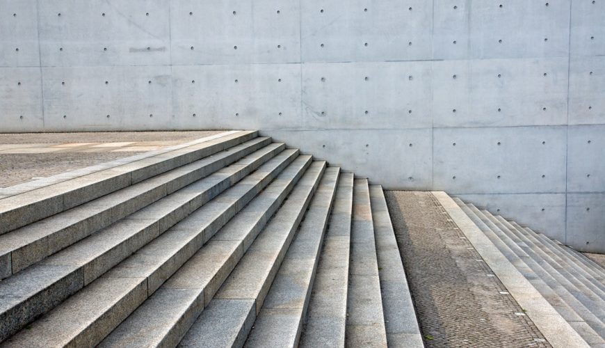 The use of concrete fireproof claddings